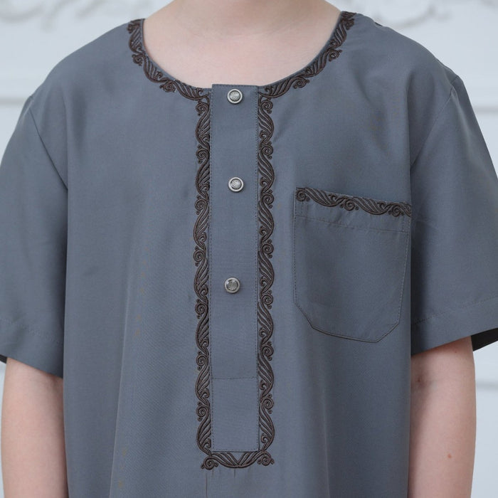 Boys' Embroidered Thobe with Side Pockets(MKB031)