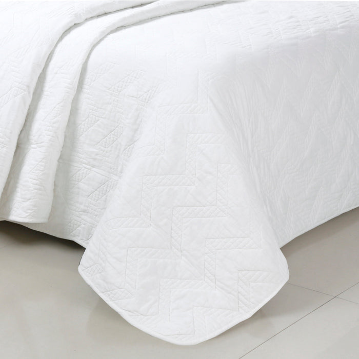 Chevron Zig Zag White Solid Cotton Reversible Quilt Bedding Set