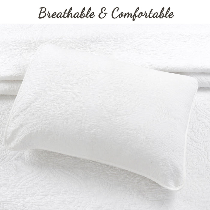 Solid White Chic Brocade Matelassé Medallion Floral Cotton Reversible Quilt Bedding Set