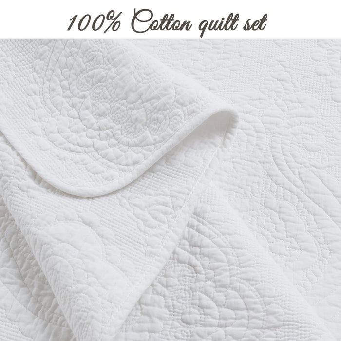 Solid White Chic Brocade Matelassé Medallion Floral Cotton Reversible Quilt Bedding Set